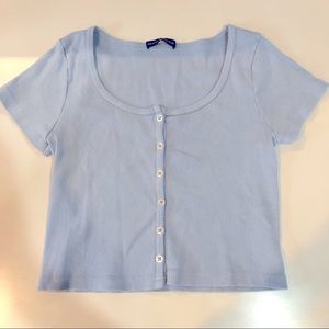 baby blue button-up cropped tee
